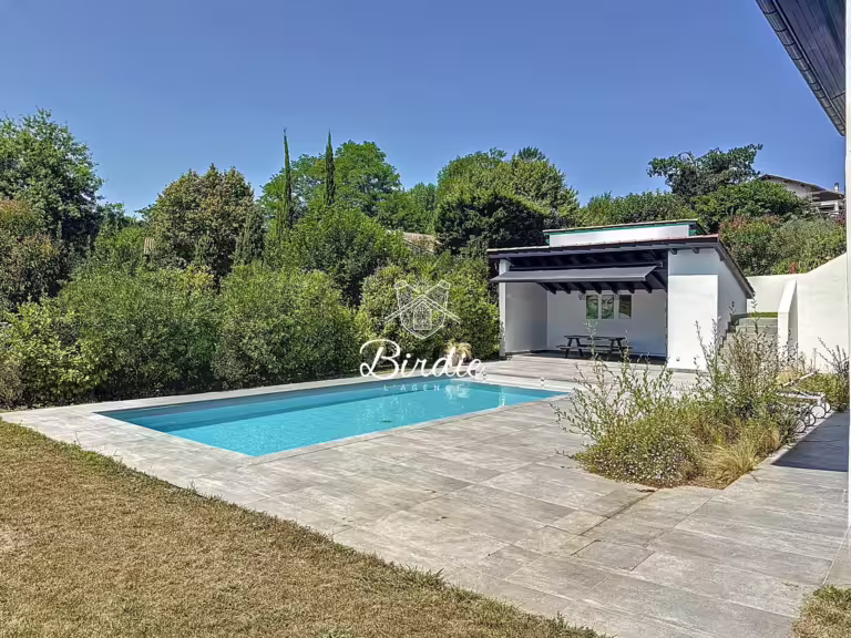 villa-ametza-urrugne-pays-basque-vue-montagne-immobilier-luxe-5