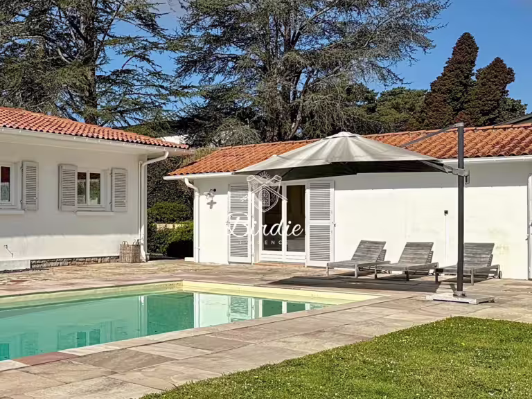 villa-st-nom-vendue-anglet-immobilier-luxe-vue-montagne-prestige-pays-basque-3
